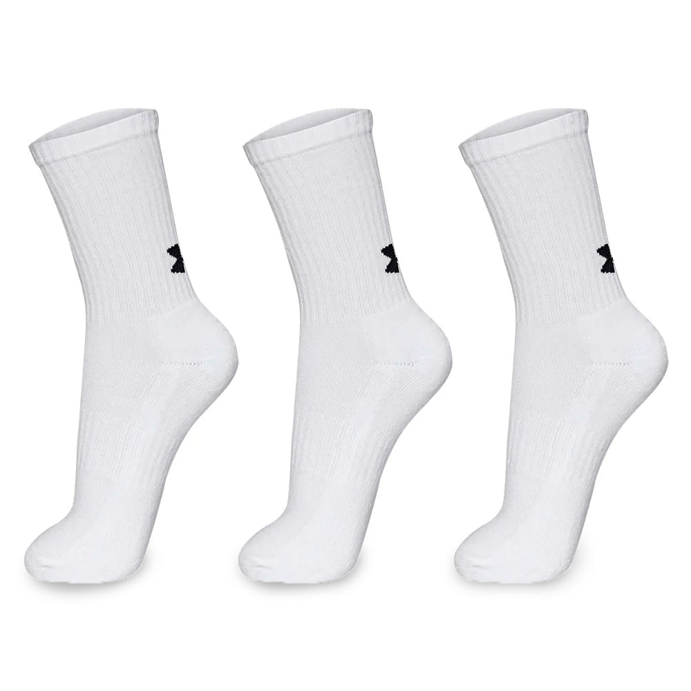 Vista lateral das meias brancas Under Armour alinhadas, destacando logo e tecido